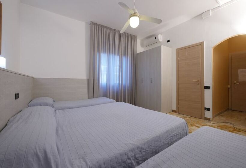 اتاق استاندارد چهار تخته, Careggi