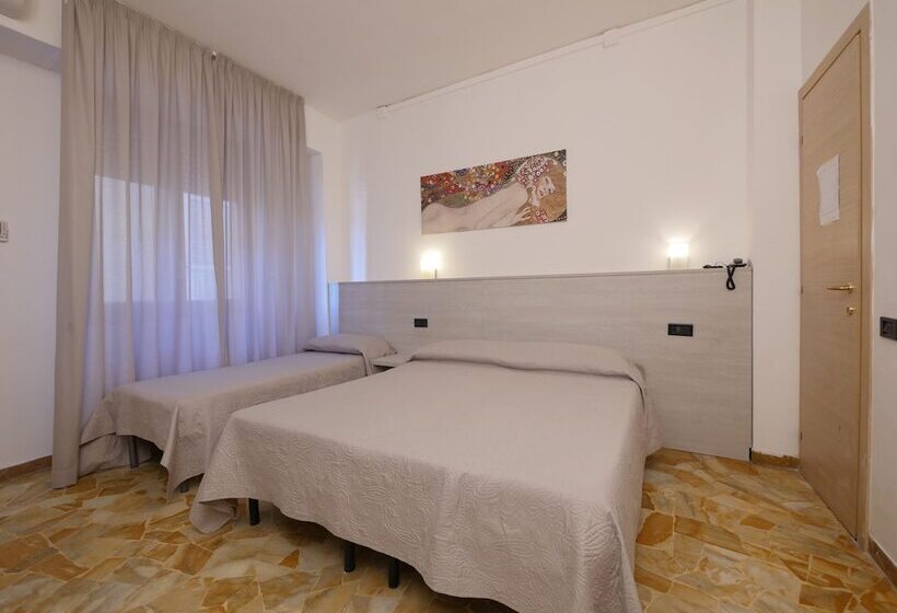 اتاق استاندارد سه نفره, Careggi