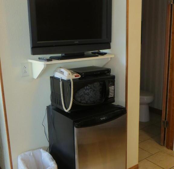 غرفه قياسيه سريرين مزدوجين, Cool Springs Inn