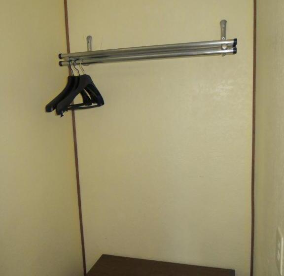 غرفه قياسيه سريرين مزدوجين, Cool Springs Inn