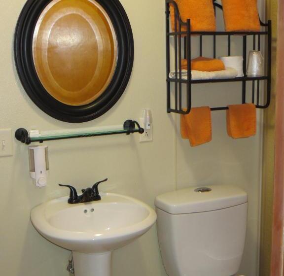 غرفه قياسيه سريرين مزدوجين, Cool Springs Inn