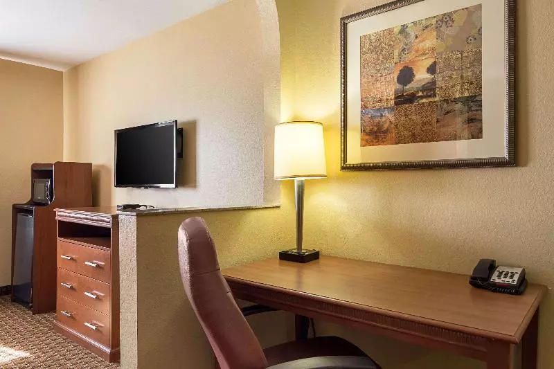 キングサイズベッドのスイートルーム, Econo Lodge Inn & Suites Little Rock Sw