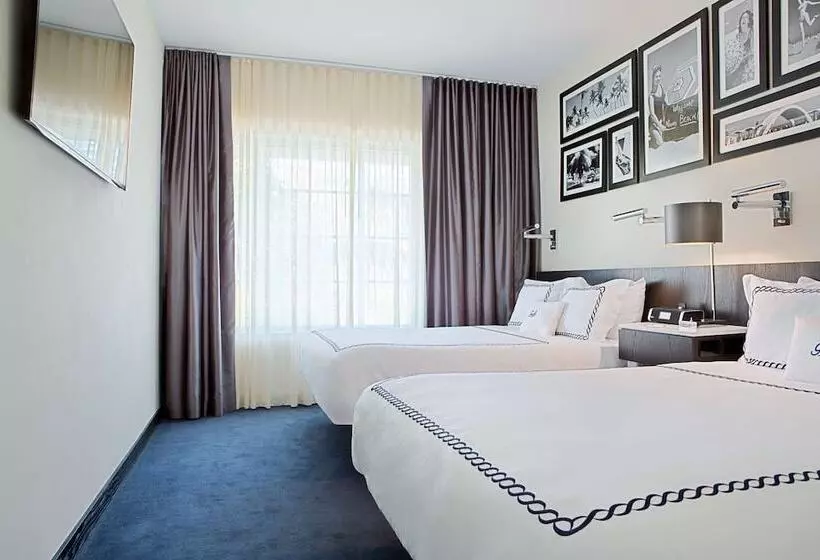 Standard Room 2 Double Beds