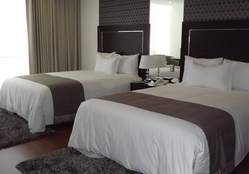 스탠다드 룸, Laura