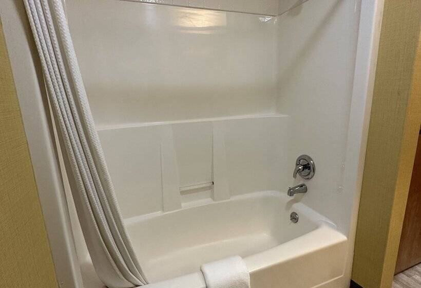 جناح عائلي, Timberland Inn & Suites