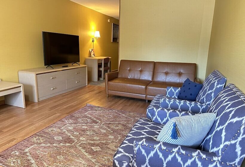 جناح عائلي, Timberland Inn & Suites