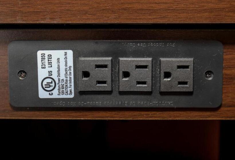 جناح سرير كينج, Red Roof Inn Helen