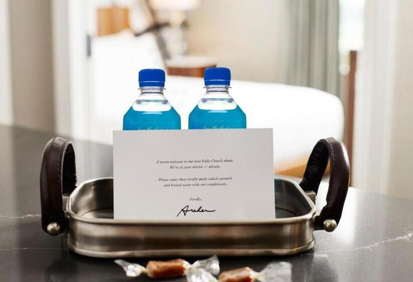 Люкс, Archer Hotel Falls Church