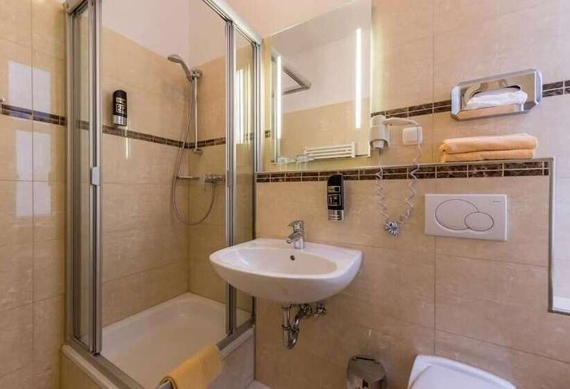 חדר סטנדרט לשלושה, Expo Frankfurt City Centre