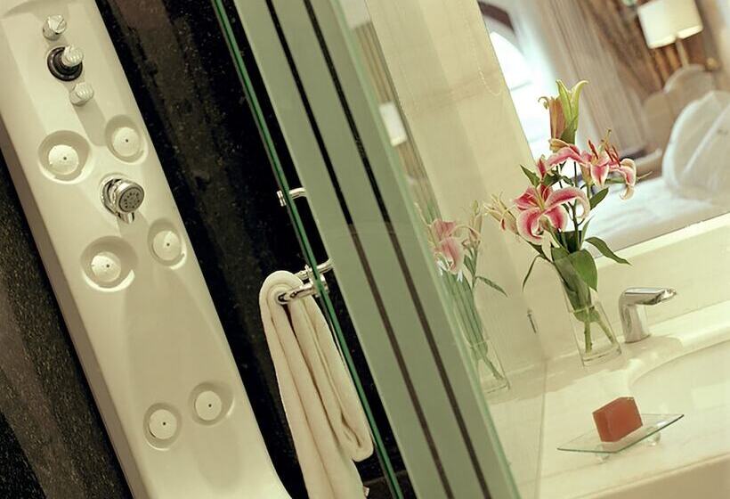 سوییت لوکس, The Green Park Hotel Boutique