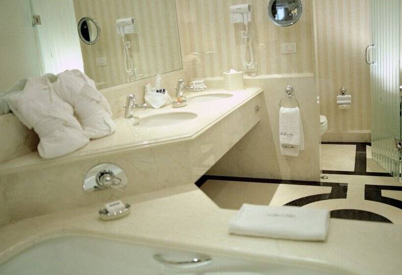 سوییت لوکس, The Green Park Hotel Boutique