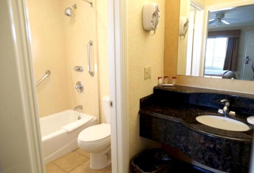 חדר משפחתי, Princess Inn