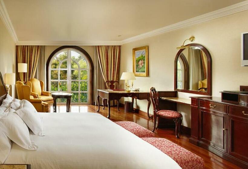 Deluxe Suite King Bed, The Green Park Hotel Boutique