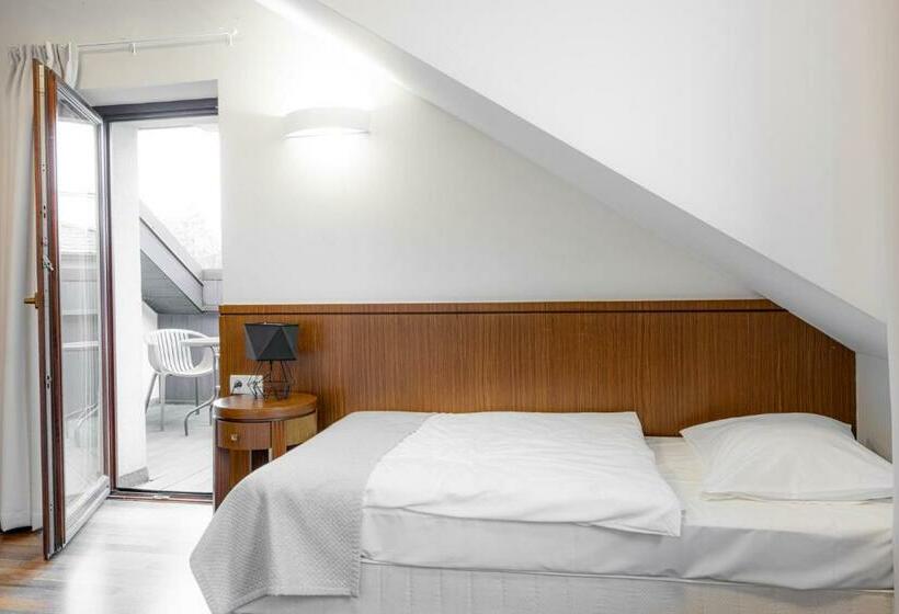 اتاق استاندارد یک نفره, Kolumna Park