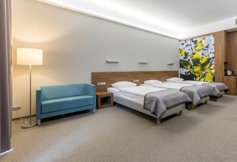 اتاق لوکس سه تخته, Kolumna Park