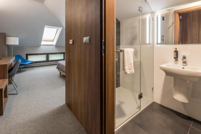 اتاق استاندارد یک نفره, Kolumna Park