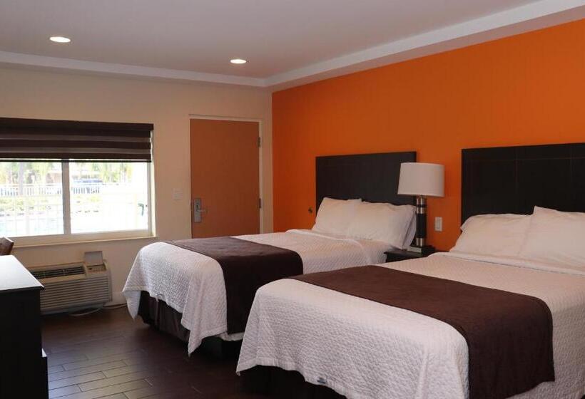 חדר סופריור מותאם לאדם עם מוגבלויות, Curtis Inn & Suites