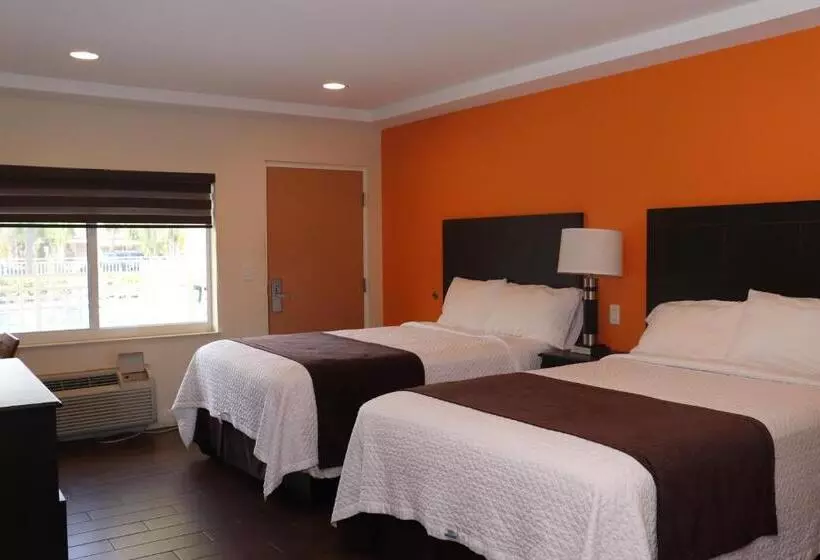 اتاق سوپریور برای معلولان, Curtis Inn & Suites