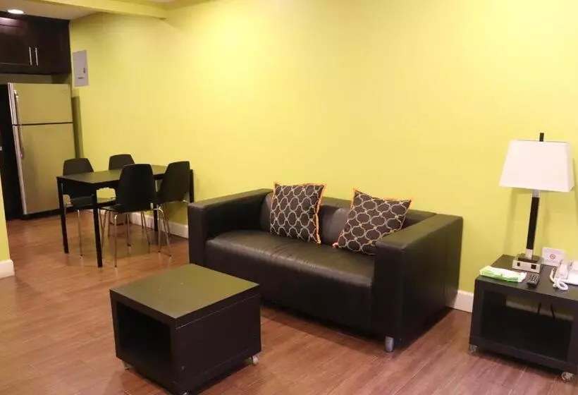 سوییت, Curtis Inn & Suites