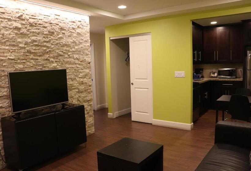 סוויטה, Curtis Inn & Suites