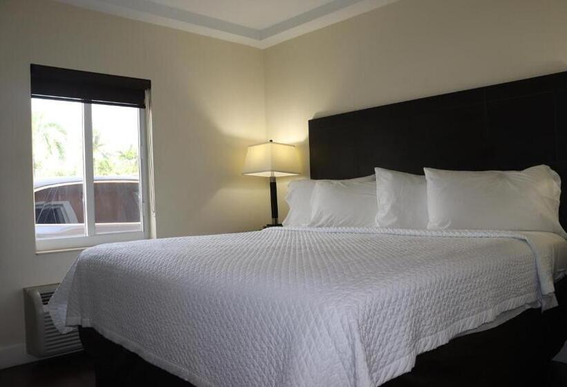 스위트, Curtis Inn & Suites