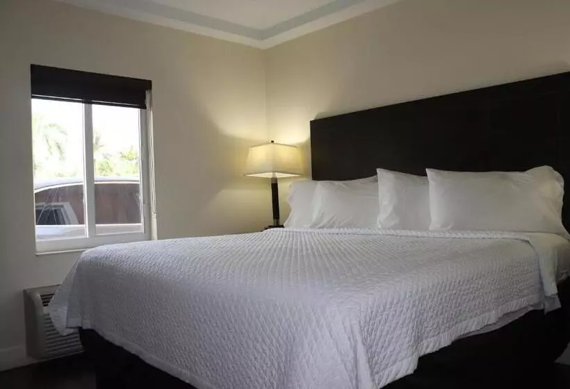 سوییت, Curtis Inn & Suites