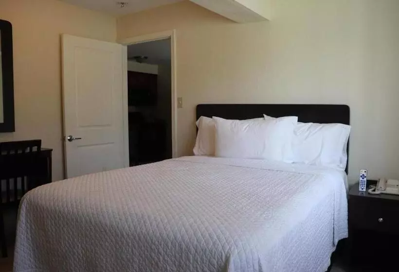 سوئیت 2 خوابه, Curtis Inn & Suites