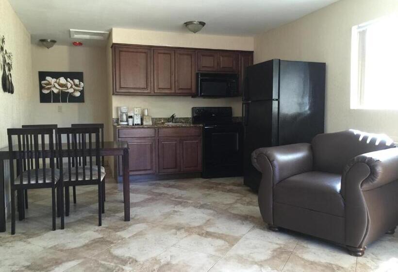 סוויטת 2 חדרי שינה, Curtis Inn & Suites