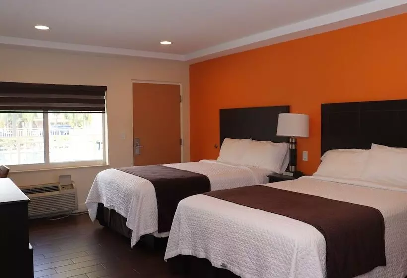 اتاق سوپریور, Curtis Inn & Suites