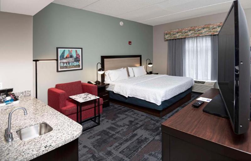 스탠다드 룸 킹사이즈 침대, Hampton Inn & Suites Raleigh Downtown