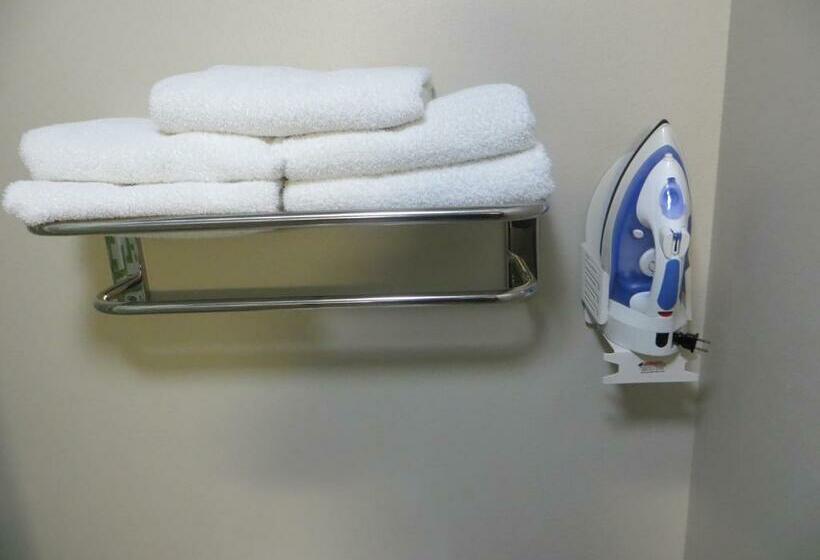 غرفة قياسية سرير كينج لذوى الإحتياجات الخاصة, Baymont By Wyndham Glenwood