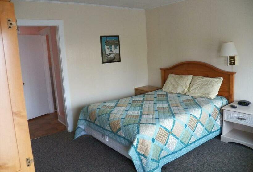 اتاق استاندارد, Coast Village Inn & Cottages