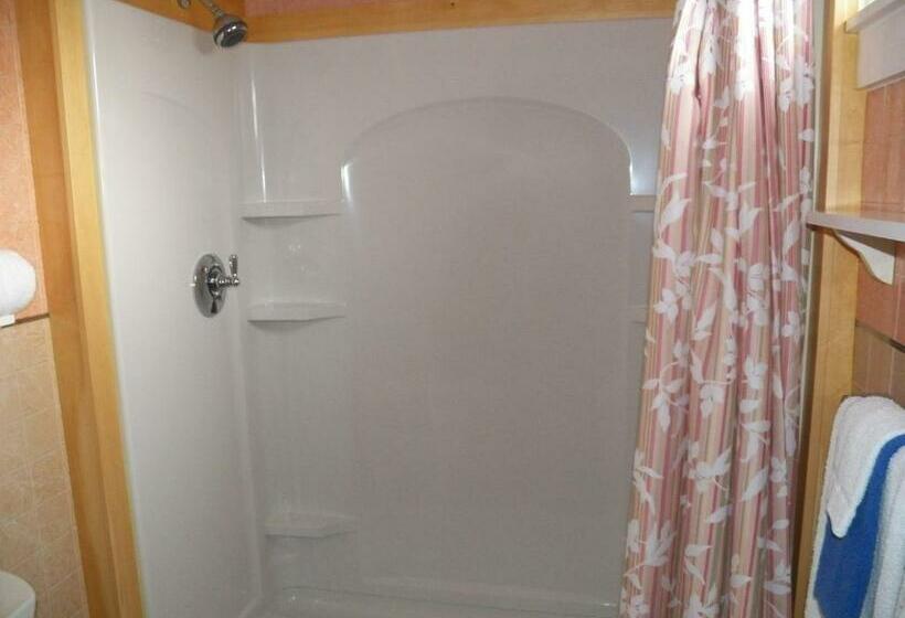 اتاق استاندارد با تخت بزرگ, Coast Village Inn & Cottages