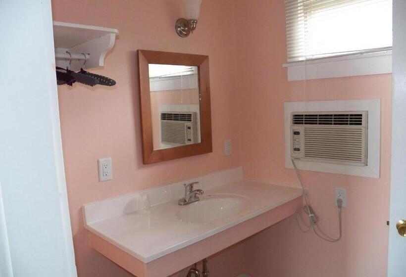 اتاق استاندارد با تخت بزرگ, Coast Village Inn & Cottages