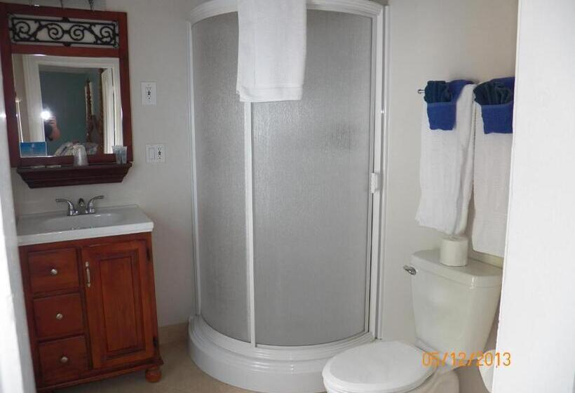 سوئیت با تخت بزرگ, Coast Village Inn & Cottages