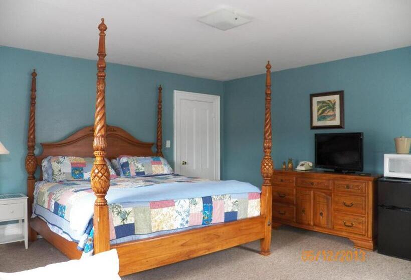 سوئیت با تخت بزرگ, Coast Village Inn & Cottages