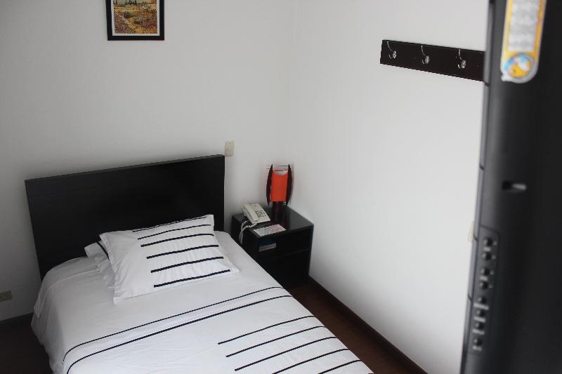 标准单人间, Real Estacion