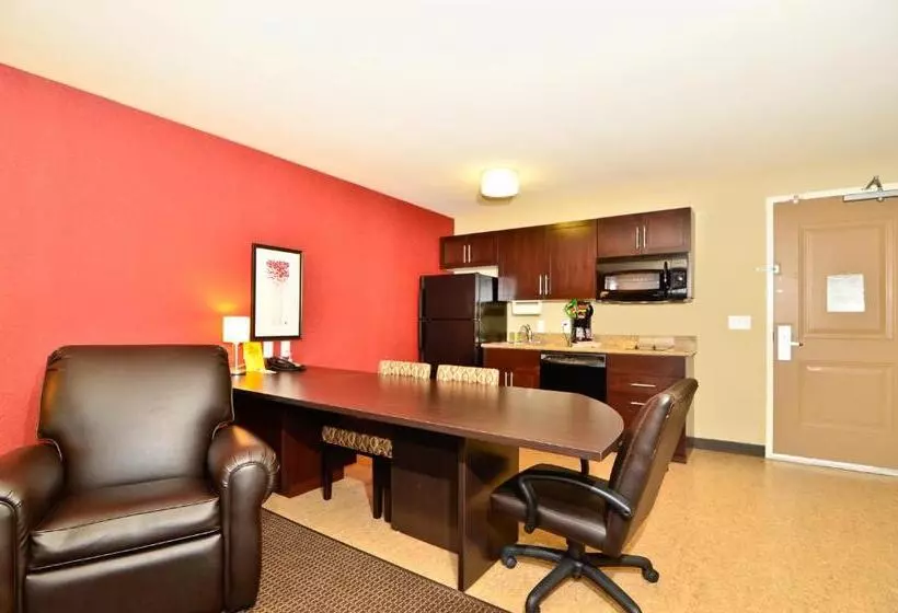 キングサイズベッドのスイートルーム, Hawthorn Suites By Wyndham Williston