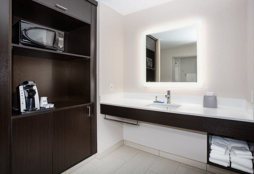 סוויטה, Holiday Inn Express & Suites Lincoln City, An Ihg