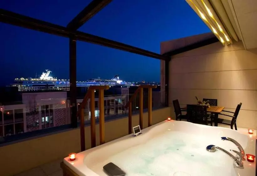 Suite with Hot Tub