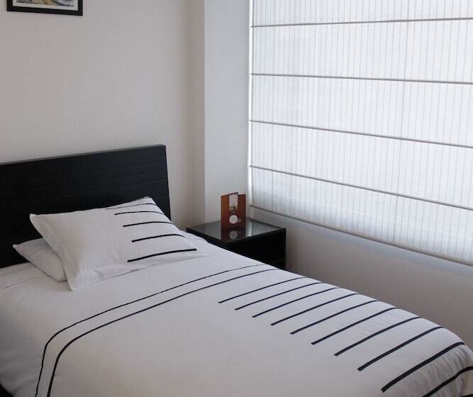 标准单人间, Real Estacion