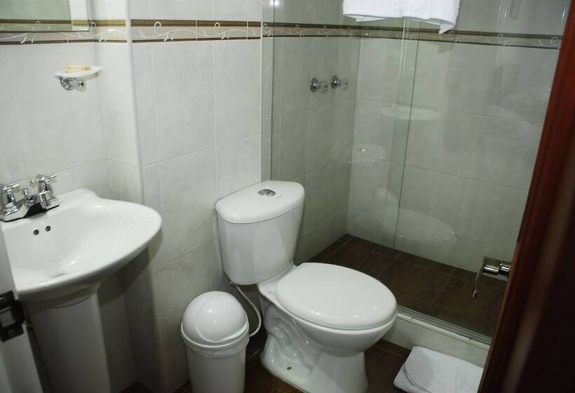 标准三人间, Real Estacion