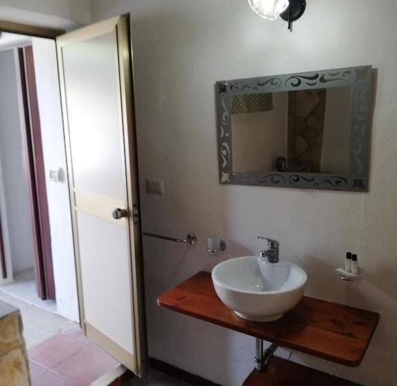 Standard room with outdoor bath, Villaggio Tabu