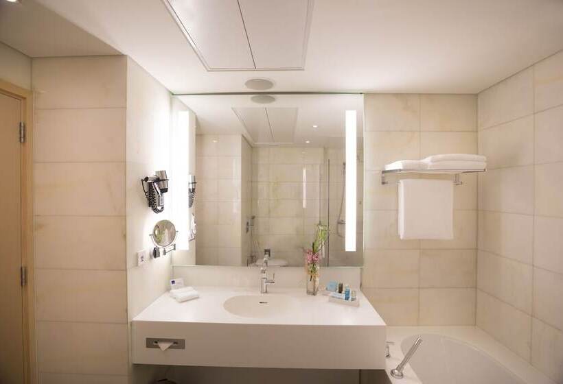 Номер Executive, Novotel Abu Dhabi Al Bustan