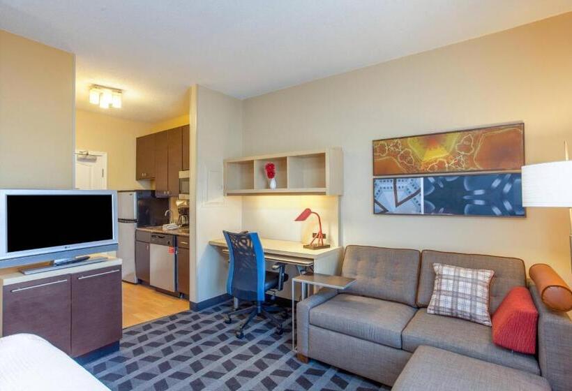 带大床的标准工作室, Towneplace Suites Huntsville