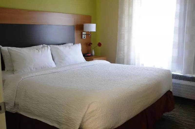 キングサイズベッドのスイートルーム, Towneplace Suites Redding