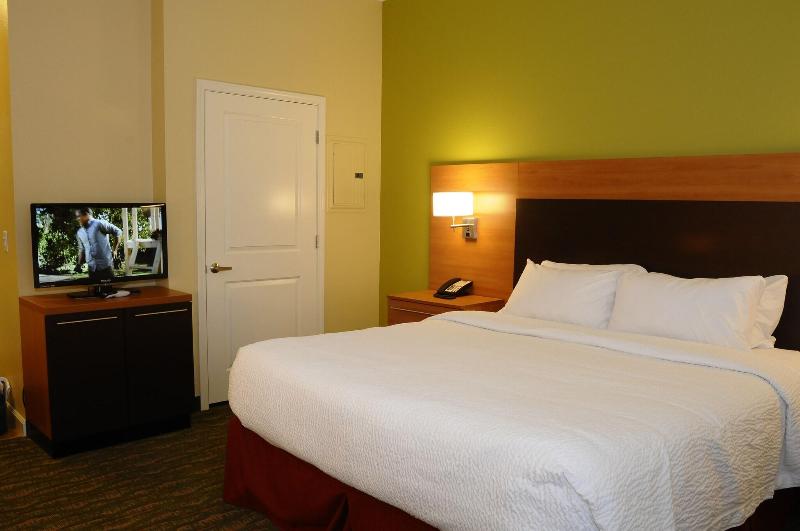 스탠다드 스튜디오 킹침대, Towneplace Suites Redding