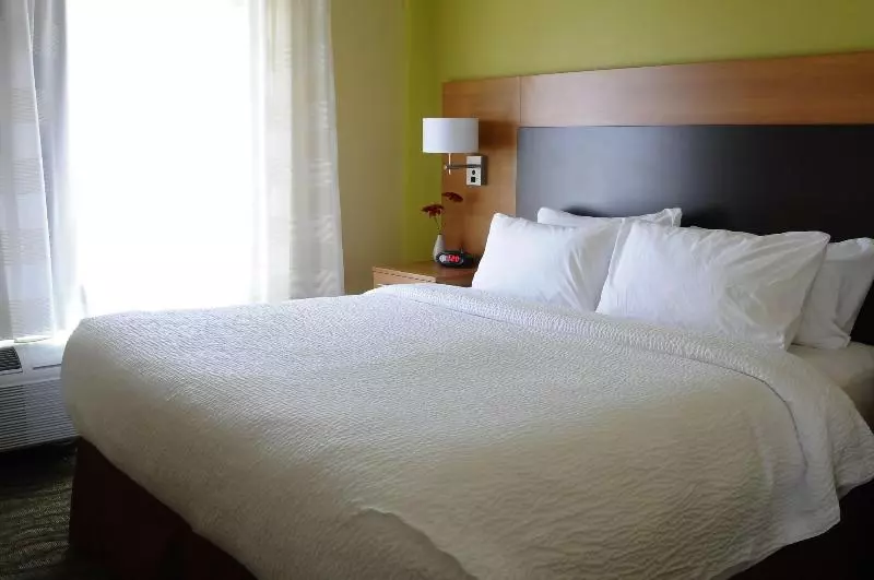 キングサイドベッドのスタンダードワンルーム, Towneplace Suites Redding