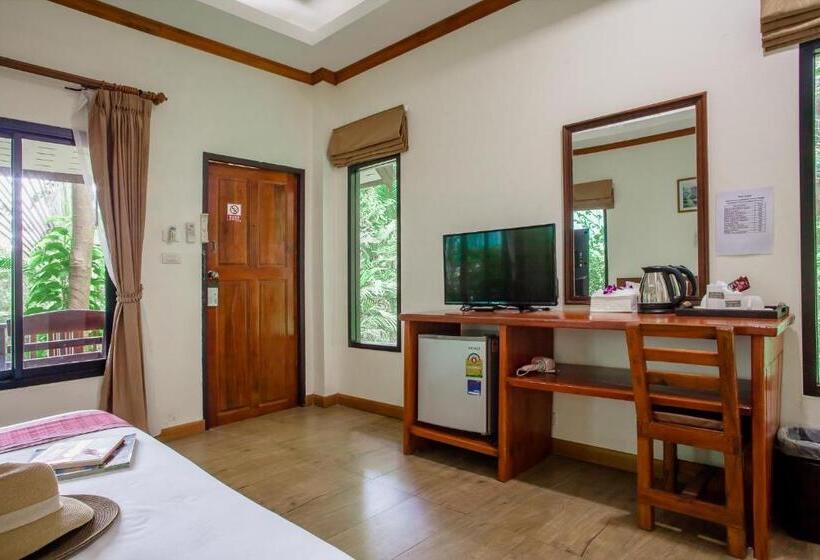 Бунгало с видом на бассейн, The Vatika Resort And Spa