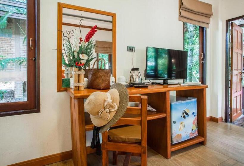 디럭스 룸, The Vatika Resort And Spa